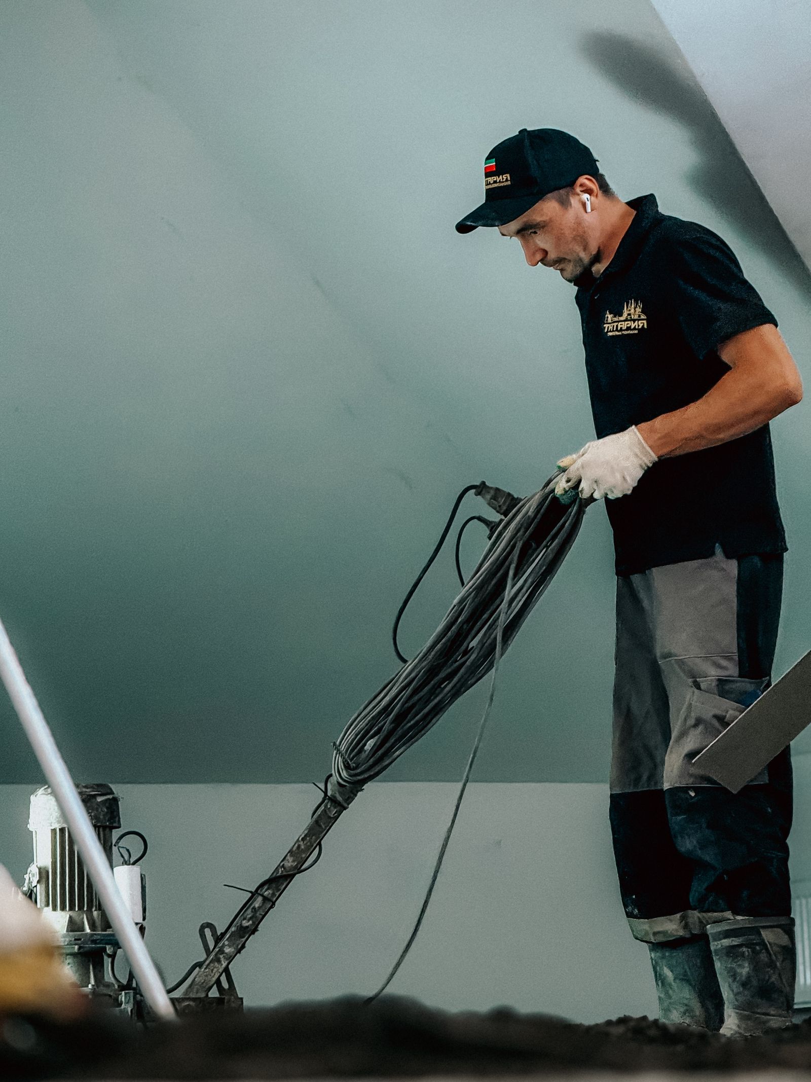 Flooring installer hardwood homeowner