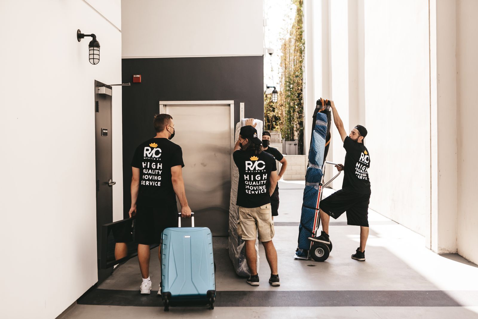 Movers worker